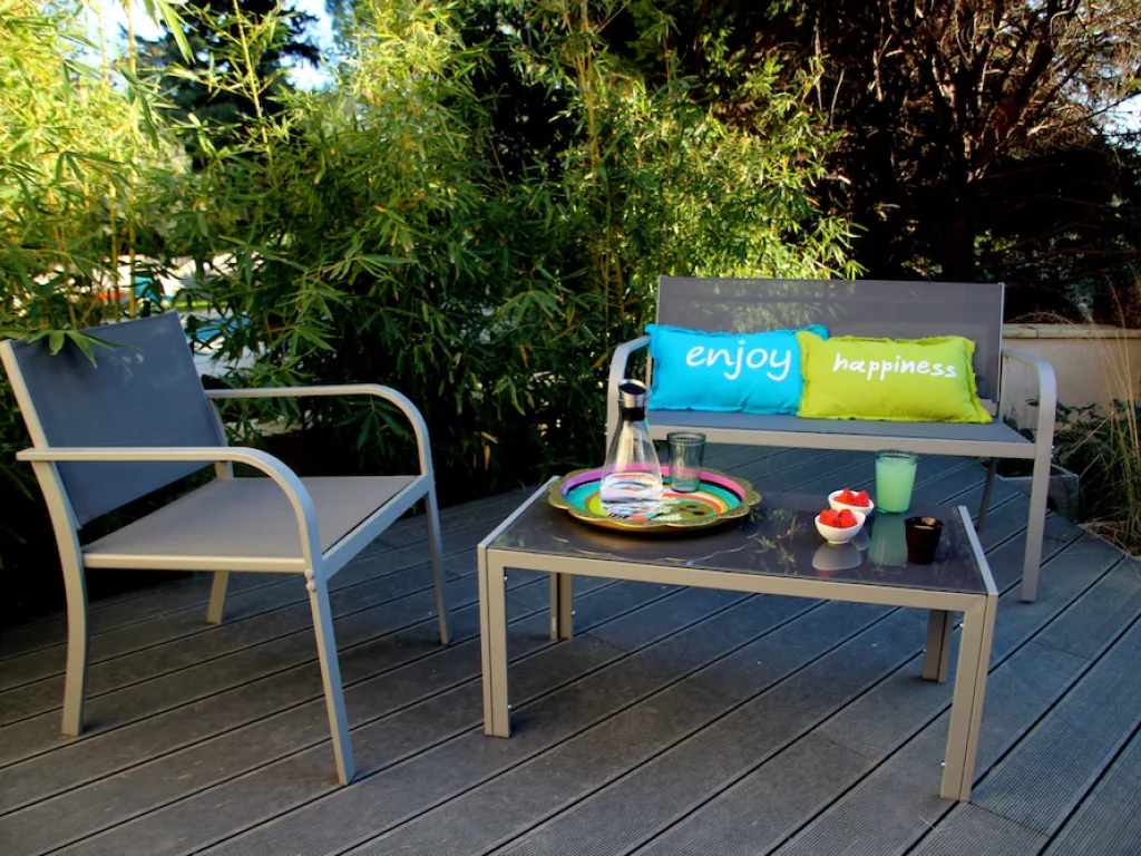 acces-terrasse-chemin-pelouse-verte-chambre-hotes-montpellier-herault acces-terrasse-chemin-pelouse-verte-chambre-hotes-montpellier-herault