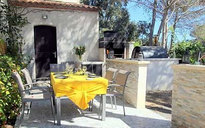table-exterieure-petit-dejeuner-diner-repas-qualité-convicialite-maison-hote-montpellier table-exterieure-petit-dejeuner-diner-repas-qualité-convicialite-maison-hote-montpellier